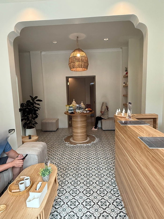 รูป ♢ Prime Location ♢ อาคารพาณิชย์ 2 ชั้น 3 คูหา ขนาดที่ดิน 60.00 ตร.ว. พื้นที่ใช้สอย 240.00 ตร.ม. | ใกล้ BTS สะพานตากสิน - รูปที่ 2/6