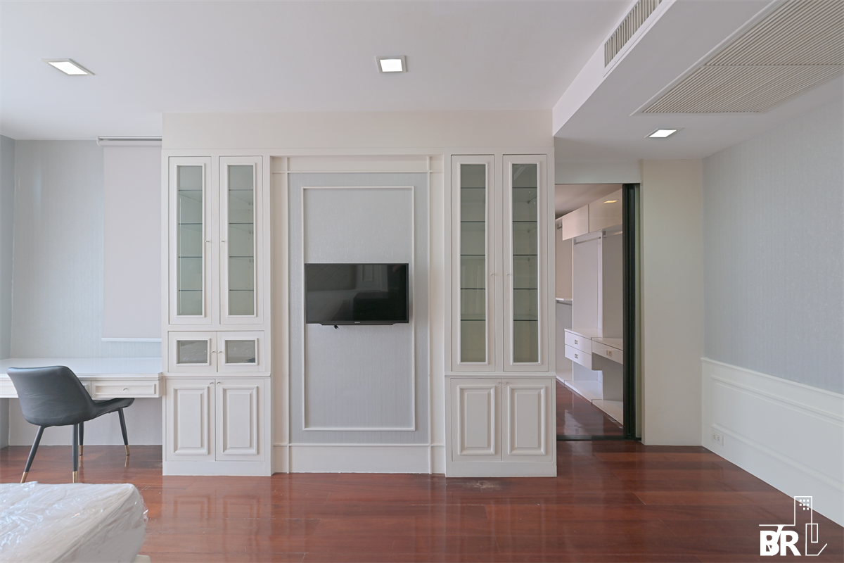 picture Nusasiri Grand Condo near BTS Ekkamai Luxuriously Elevated Unit - 3/10
