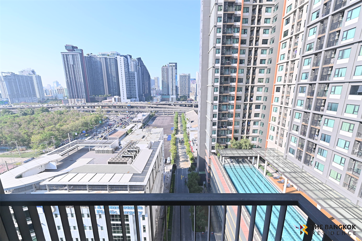 picture The Privilege of Luxury in an Economic Hub Location Life Asoke near MRT Phetchaburi Station - 9/10
