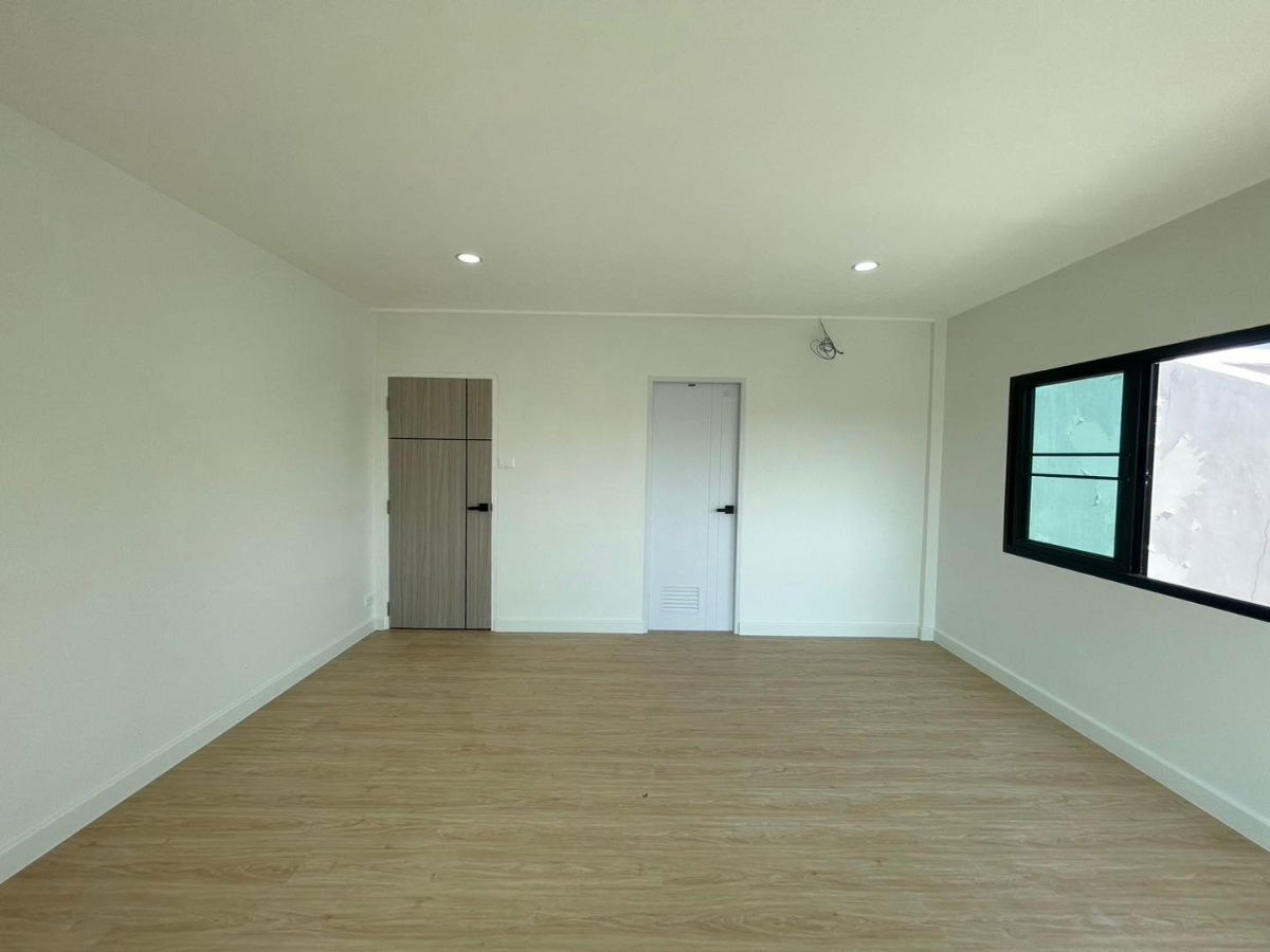picture [For sale] Townhome, newly decorated, ready to move in! ✨ Good location, near BTS Samakkhi Station - 11/72