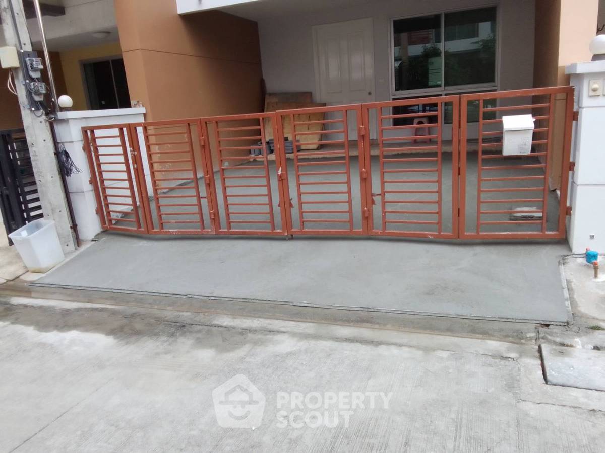 รูป ทาวน์เฮาท์ 3-ห้องนอน ที่ พลัส ซิตี้ พาร์ค ศรีนครินทร์-สวนหลวง ใน หนองบอน (ID 2207183) - รูปที่ 2/20