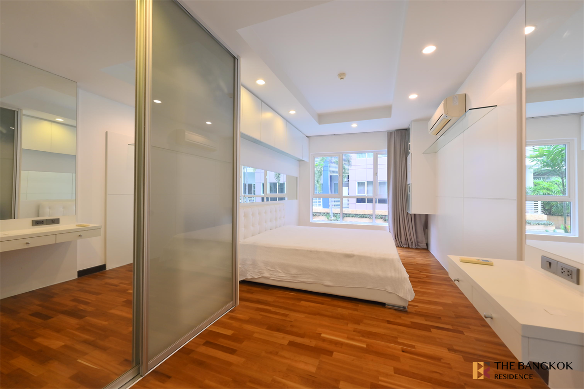 picture Hot Unit, Available for a Limited Time Avenue 61 - 4/10