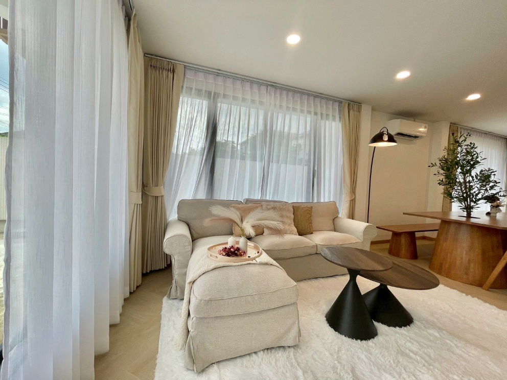 picture Fully renovated two-storey detached house for sale in Soi Pattanakarn 69. Ready to move in. - 2/16