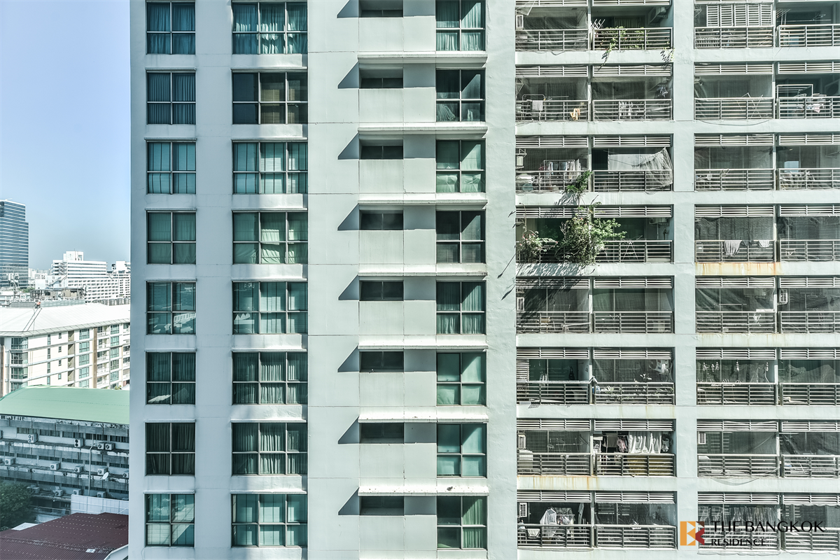 picture The Vertical Aree Luxury Condo Ready to Move-in at the Best Location near BTS Ari - 10/10