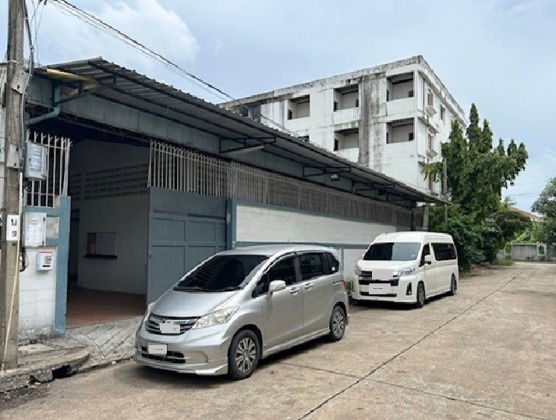 รูป ให้เช่าโกดัง โรงงาน พร้อมสำนักงาน พร้อมบ้านพัก / ซอยพัฒนาการ 76 พื้นที่ดิน 200 ตารางวา พื้นที่ใช้สอย 1000 ตารางเมตร / รถใหญ่เข้าออกได้  - รูปที่ 13/14