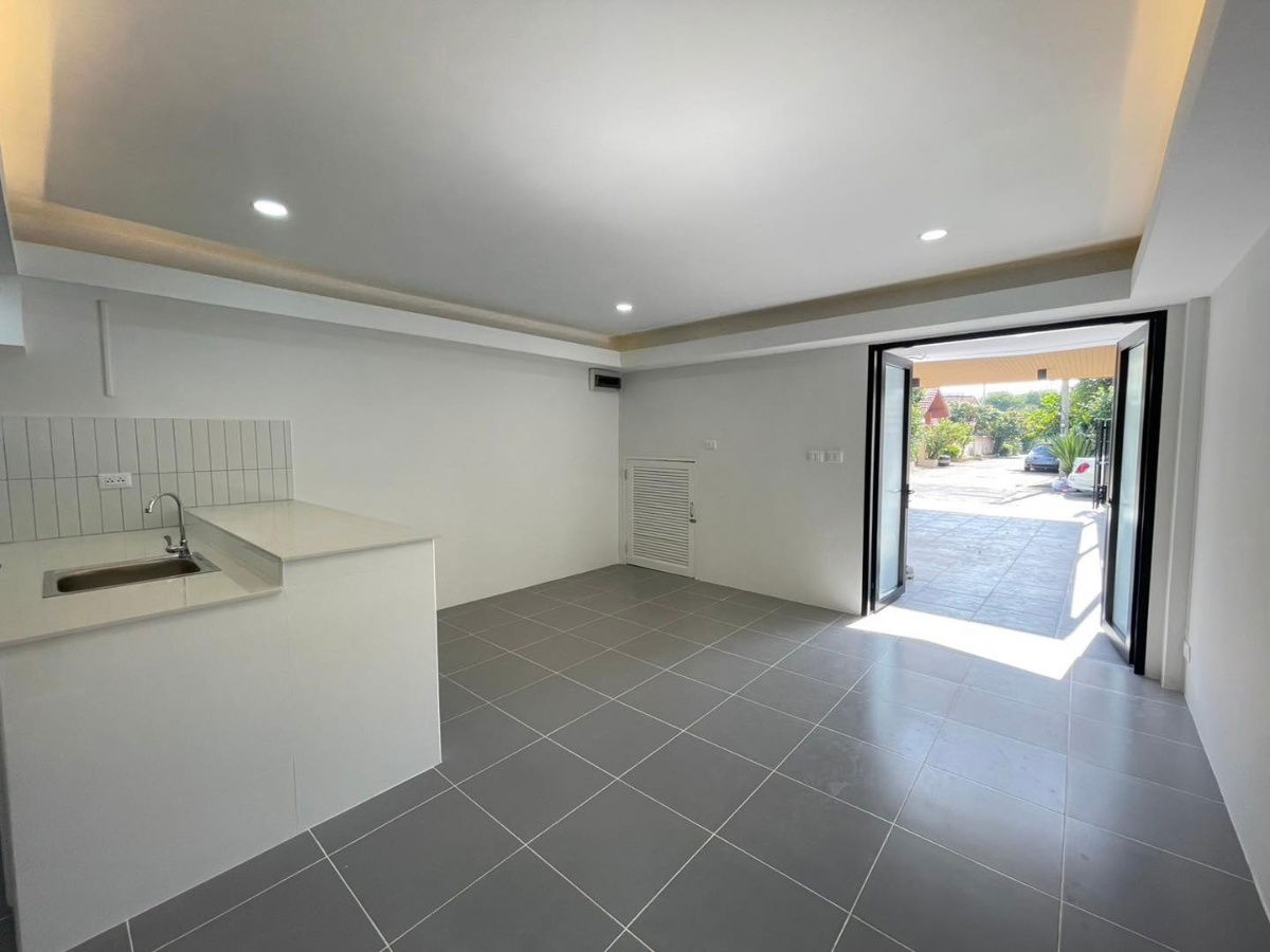 picture [For sale] Townhome, newly decorated, ready to move in! ✨ Good location, near BTS Samakkhi Station - 9/72