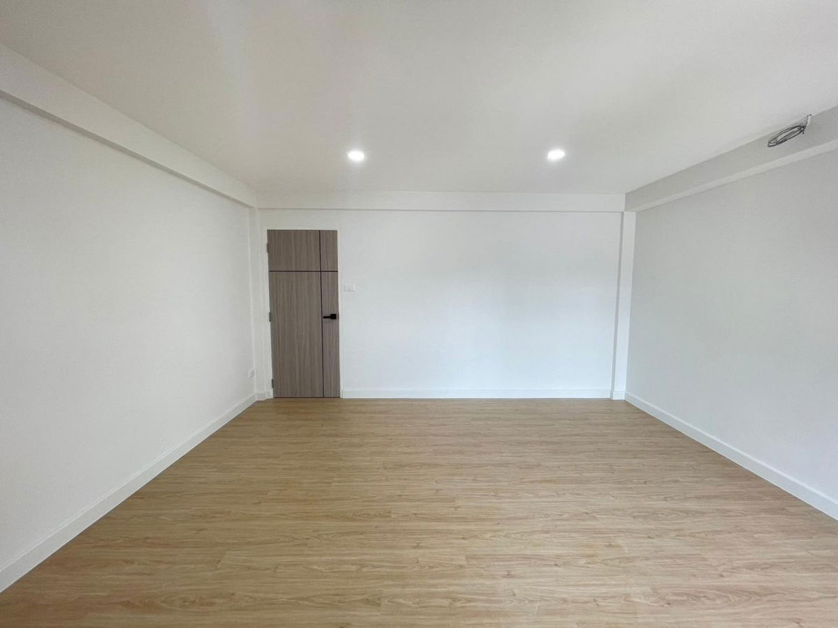 picture [For sale] Townhome, newly decorated, ready to move in! ✨ Good location, near BTS Samakkhi Station - 26/72