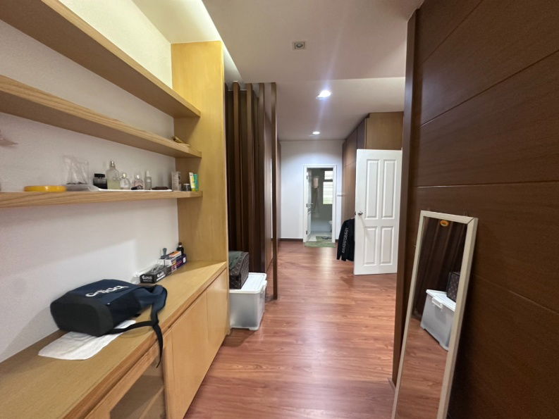 picture Urgent Sale! Townhome at Private Ville Huamark – Hot Price!  - 7/9