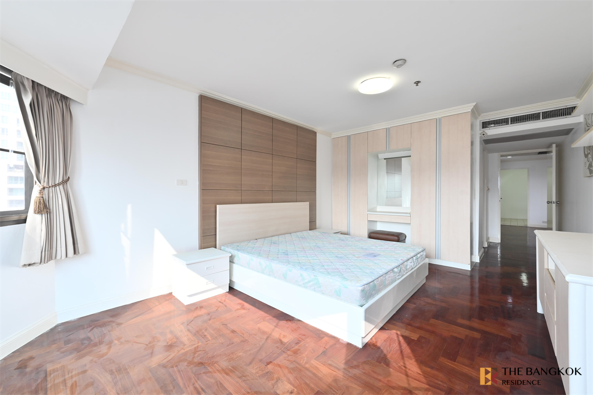 picture Baan Suanpetch near BTS Phrom Phong Live the Luxury Style in a High-potential Location - 4/10
