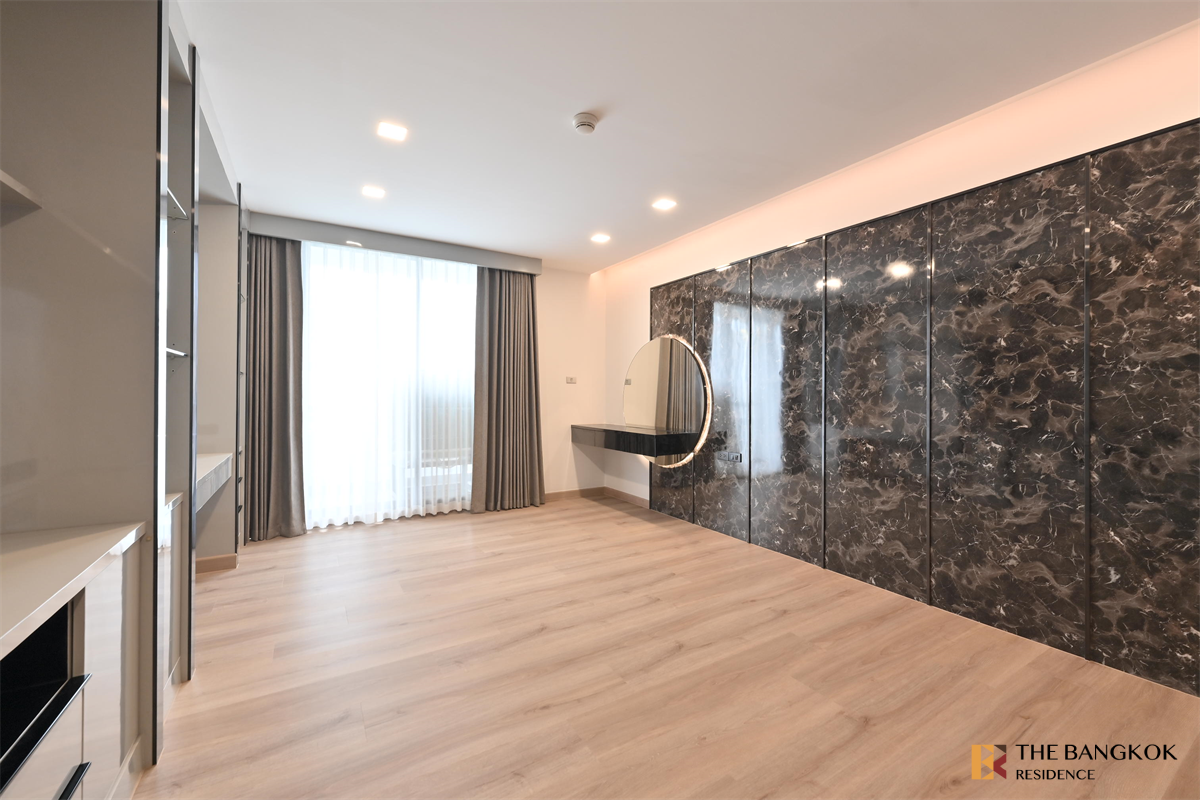 picture Somkid Gardens Ultimate Luxury Lifestyle with Convenience near BTS Phloen Chit - 2/10