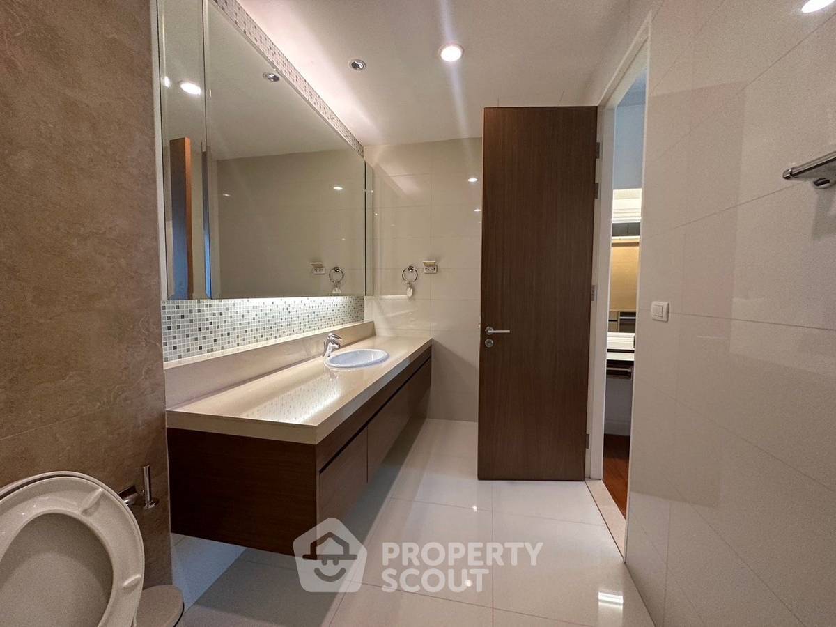 picture 3-BR Condo at Bright Sukhumvit 24 Condominium near BTS Phrom Phong (ID 2159196) - 10/28