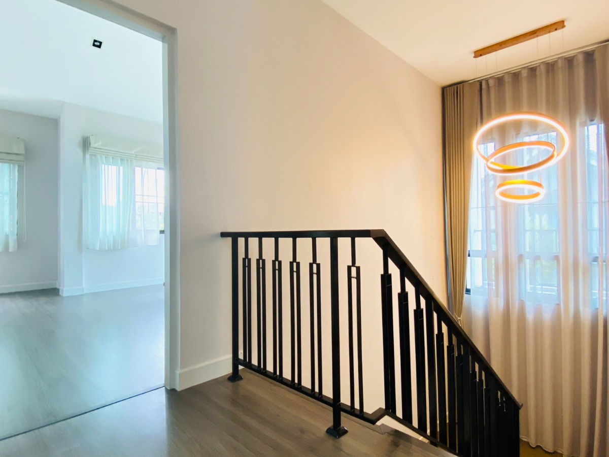 รูป ขายบ้านเดี่ยว สไตล์ Luxury Nordic บางกอกบูเลอวาร์ด พระราม 9 ขนาด 69.3 ตรว.หลังริม สภาพดี ตกแต่งบางส่วน ครัวสวยและกว้างมาก - รูปที่ 16/27