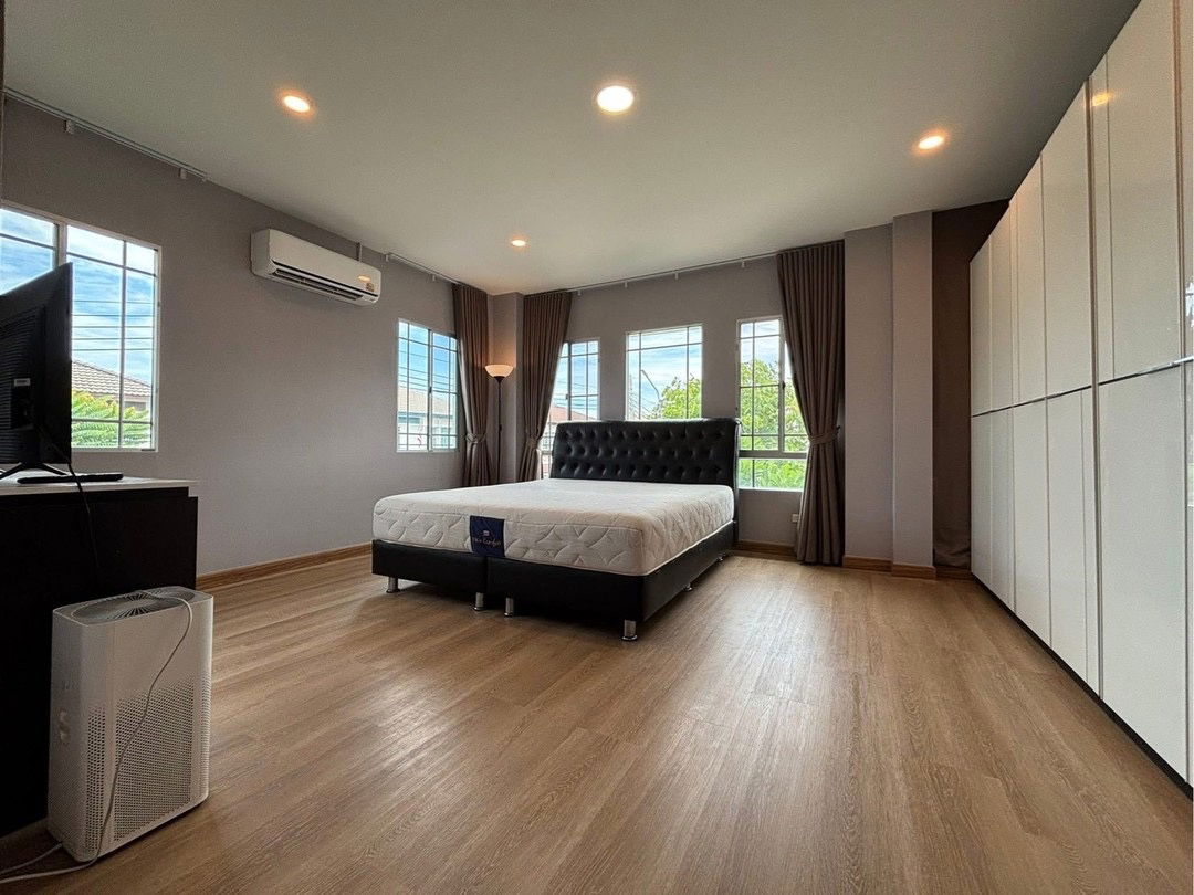 รูป ให้เช่าบ้านเดี่ยว มัณฑนา 2 วงแหวน–อ่อนนุช ใกล้เมกาบางนาบ้านหัวมุม เลี้ยงสัตว์ได้ เฟอร์นิเจอร์ครบ รีโนเวทใหม่ทั้งหลัง ค่าเช่า 65,000 บาท/เดือน - รูปที่ 13/20