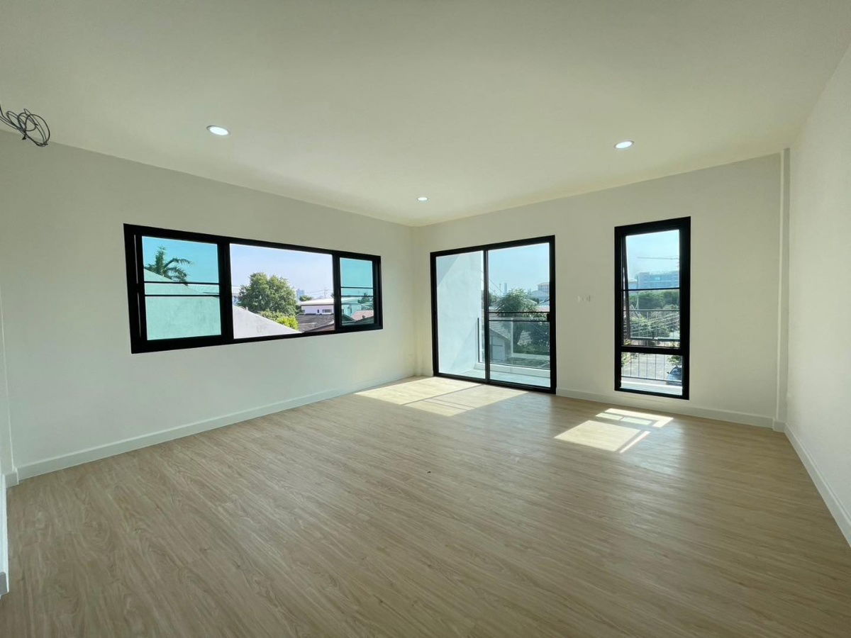 picture [For sale] Townhome, newly decorated, ready to move in! ✨ Good location, near BTS Samakkhi Station - 52/72