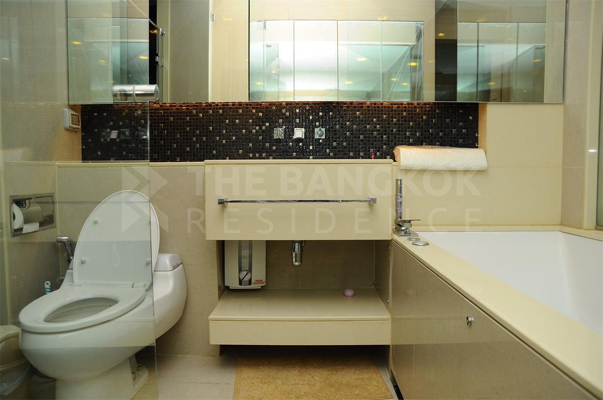 picture Luxuriously Elevated Unit The Address Asoke near MRT Phetchaburi Station - 2/10