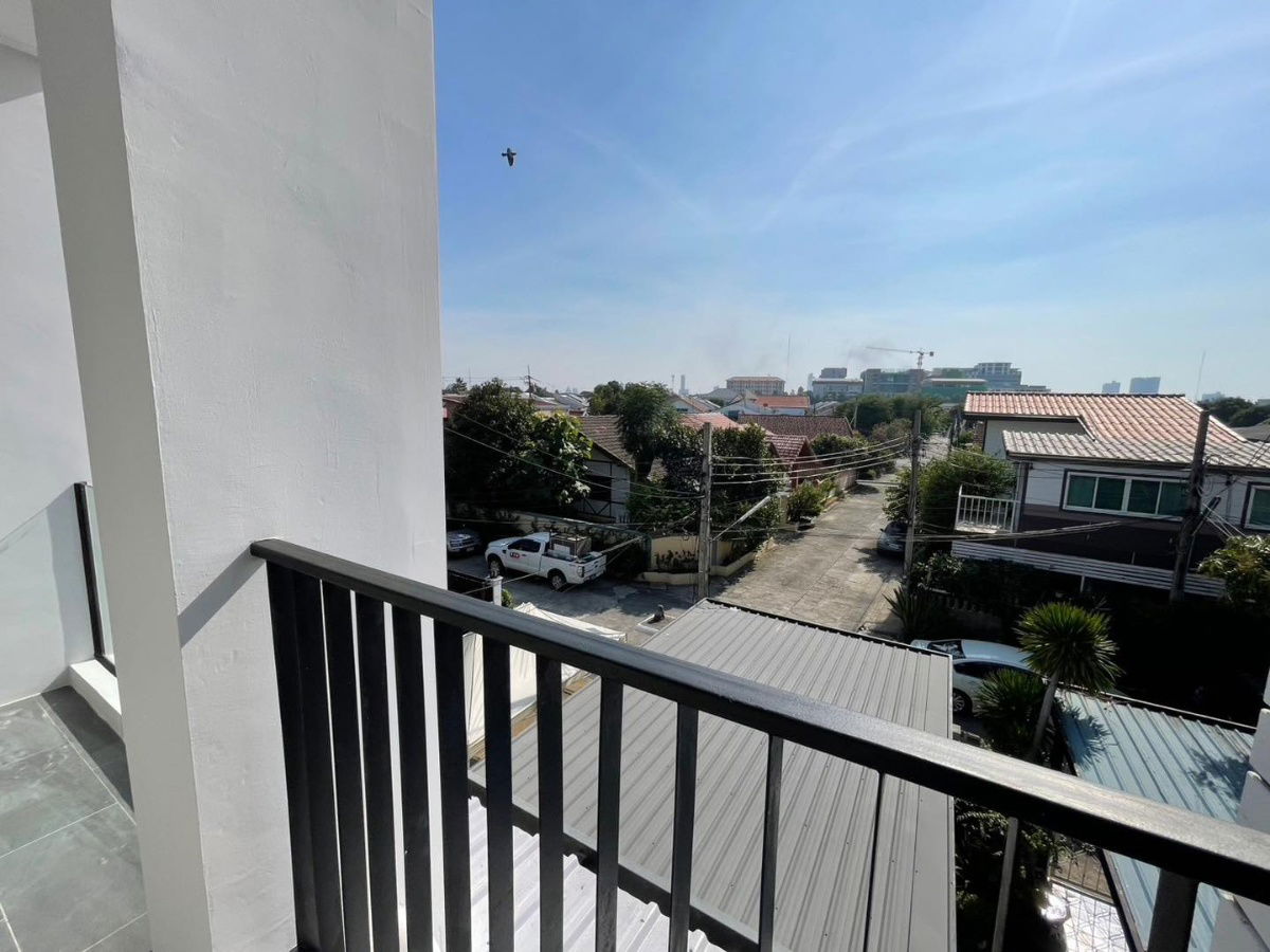 picture [For sale] Townhome, newly decorated, ready to move in! ✨ Good location, near BTS Samakkhi Station - 37/72