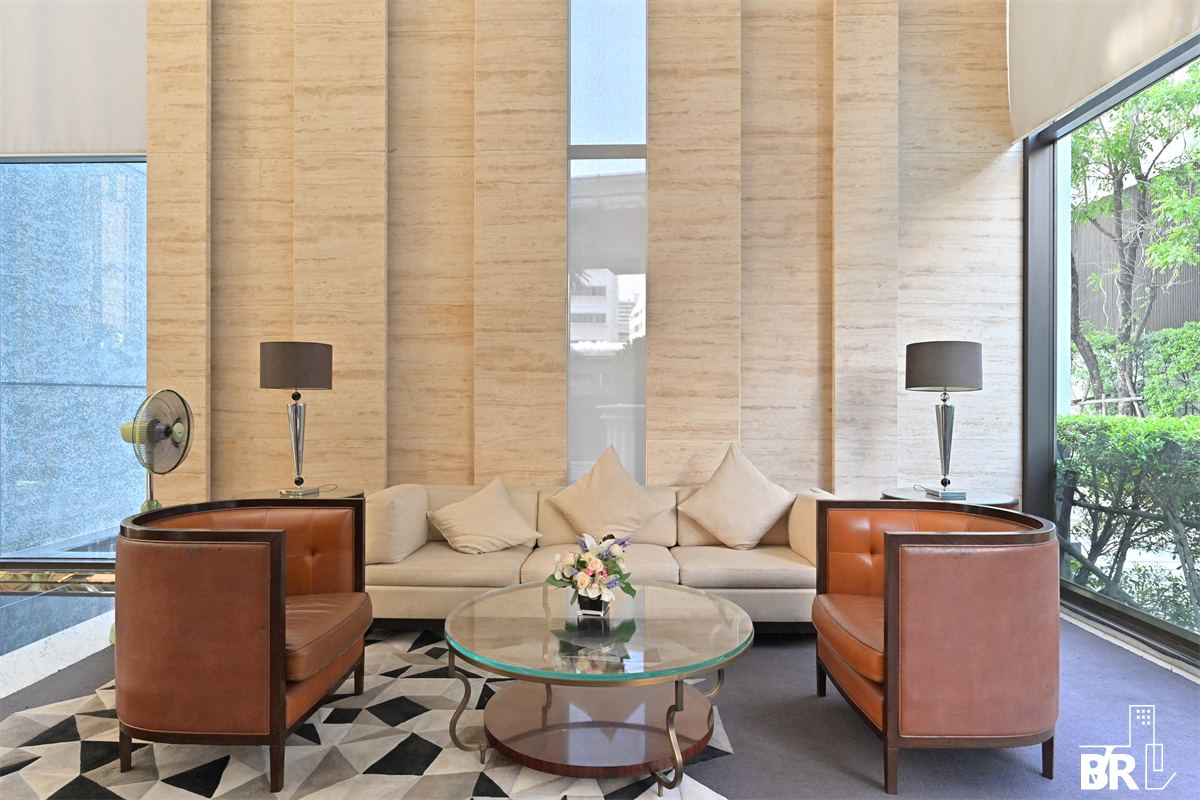 picture The Address Sukhumvit 28 Luxury Unit, Ready for You Without the Wait near BTS Phrom Phong - 5/9