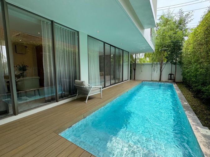  ♦ Pool Villa House ♦ 2 ชั้น | ขนาดที่ดิน 104.00 ตร.ว. พื้นที่ใช้สอย 550.00 ตร.ม. | 5 ห้องนอน 4 ห้องน้ำ 3 ที่จอดรถ | ใกล้ Central Plaza Ladprao