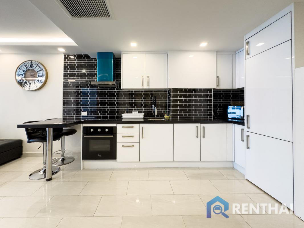 picture Fully furnished Grand Avenue Residence Pattaya condominium is available for only 5.99 million baht, offering a beautiful pool view. - 17/25