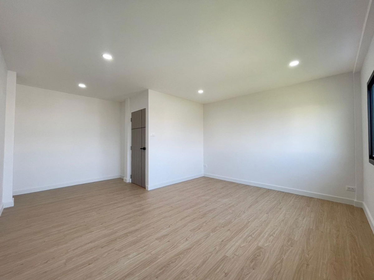 picture [For sale] Townhome, newly decorated, ready to move in! ✨ Good location, near BTS Samakkhi Station - 60/72