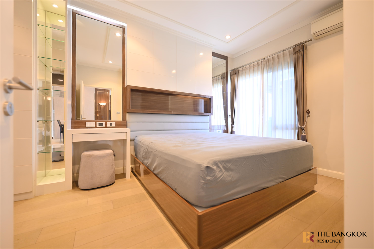 picture The Crest Sukhumvit 34 Luxury Condo at Special Price near BTS Thong Lo - 5/10
