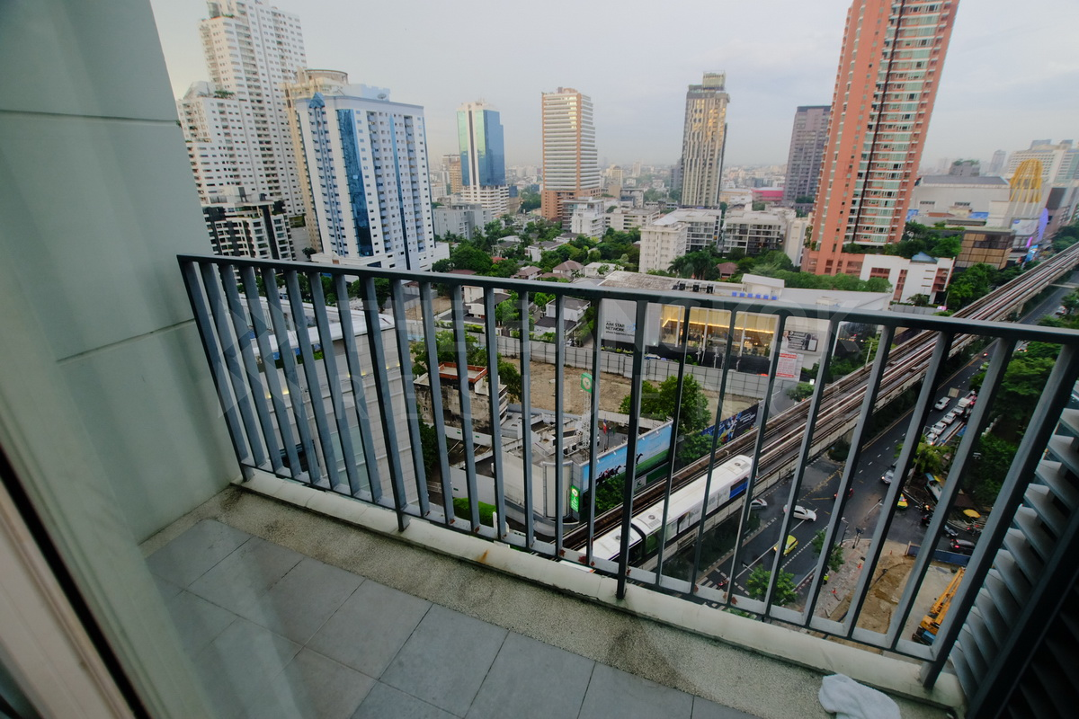 picture Siri At Sukhumvit Luxuriously Elevated Unit near BTS Thong Lo - 7/10