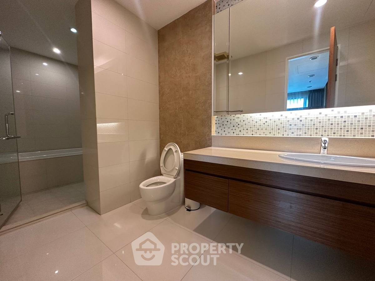 picture 3-BR Condo at Bright Sukhumvit 24 Condominium near BTS Phrom Phong (ID 2159196) - 15/28