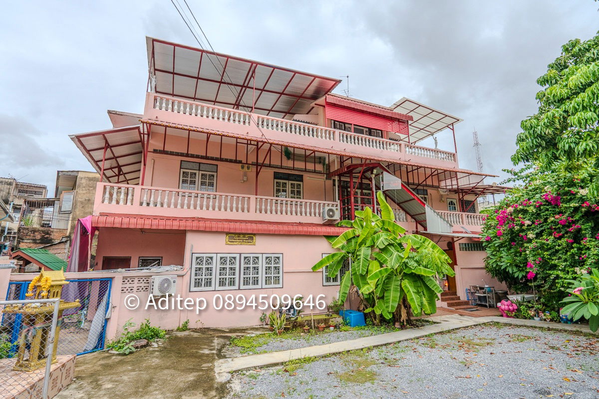 รูป ขายด่วน! บ้านเดี่ยว 154 ตรว. พร้อมกิจการโฮมสเตย์มีใบอนุญาต สร้างรายได้ทันที! เดินถึง MRT สิรินธร 500 ม. ใกล้สะพานซังฮี้ - รูปที่ 1/26