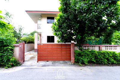 เช่าบ้านเดี่ยว รร.มงฟอร์ตวิทยาลัย แผนกประถม : บ้านให้เช่า ใกล้วัดบวกครก ใกล้โรงแรมดารีเทวี อ.เมืองเชียงใหม่ จ.เชียงใหม่ พร้อมเฟอร์นิเจอร์ มีห้องนอน