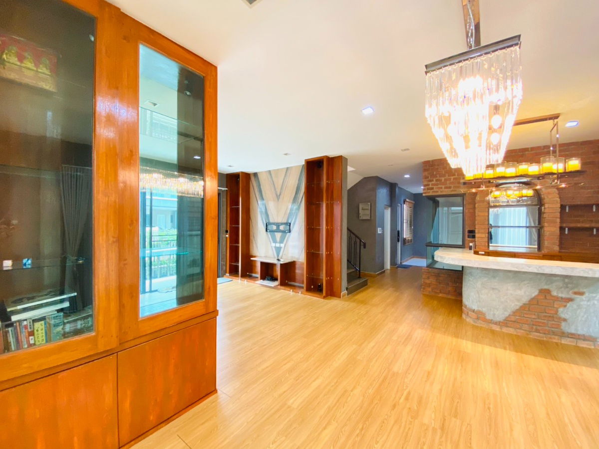 รูป ขายบ้านเดี่ยว สไตล์ Luxury Nordic บางกอกบูเลอวาร์ด พระราม 9 ขนาด 69.3 ตรว.หลังริม สภาพดี ตกแต่งบางส่วน ครัวสวยและกว้างมาก - รูปที่ 8/27