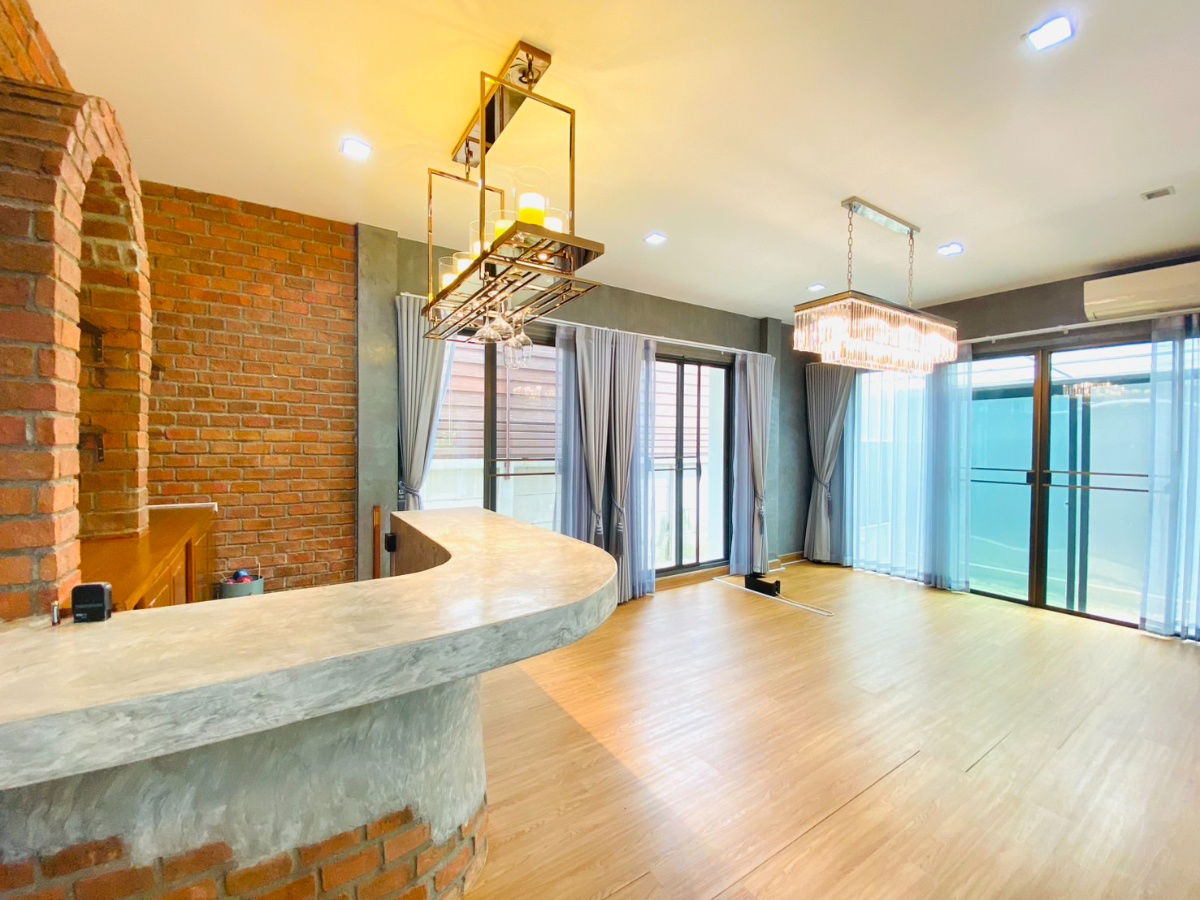 รูป ขายบ้านเดี่ยว สไตล์ Luxury Nordic บางกอกบูเลอวาร์ด พระราม 9 ขนาด 69.3 ตรว.หลังริม สภาพดี ตกแต่งบางส่วน ครัวสวยและกว้างมาก - รูปที่ 10/27