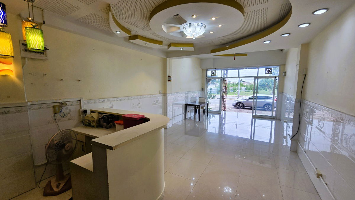 picture 4-Storey Commercial Building with Rooftop for Sale – 22.7 Sq. Wah Located directly on Charoen Chomprida Road (Rural Highway 3023), Maeklong,  - 5/19