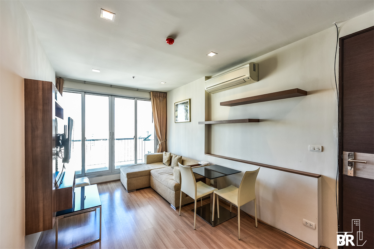 picture Luxuriously Elevated Unit RHYTHM Sathorn near BTS Saphan Taksin - 5/10
