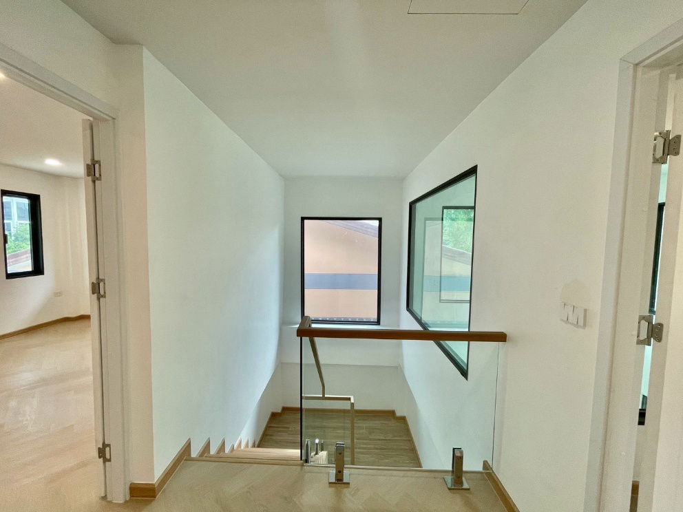 picture Fully renovated two-storey detached house for sale in Soi Pattanakarn 69. Ready to move in. - 9/16
