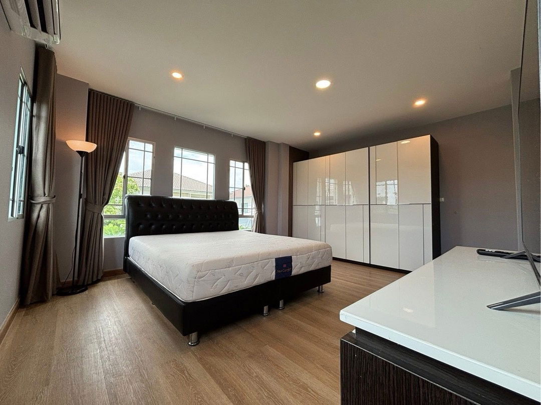รูป ให้เช่าบ้านเดี่ยว มัณฑนา 2 วงแหวน–อ่อนนุช ใกล้เมกาบางนาบ้านหัวมุม เลี้ยงสัตว์ได้ เฟอร์นิเจอร์ครบ รีโนเวทใหม่ทั้งหลัง ค่าเช่า 65,000 บาท/เดือน - รูปที่ 6/20