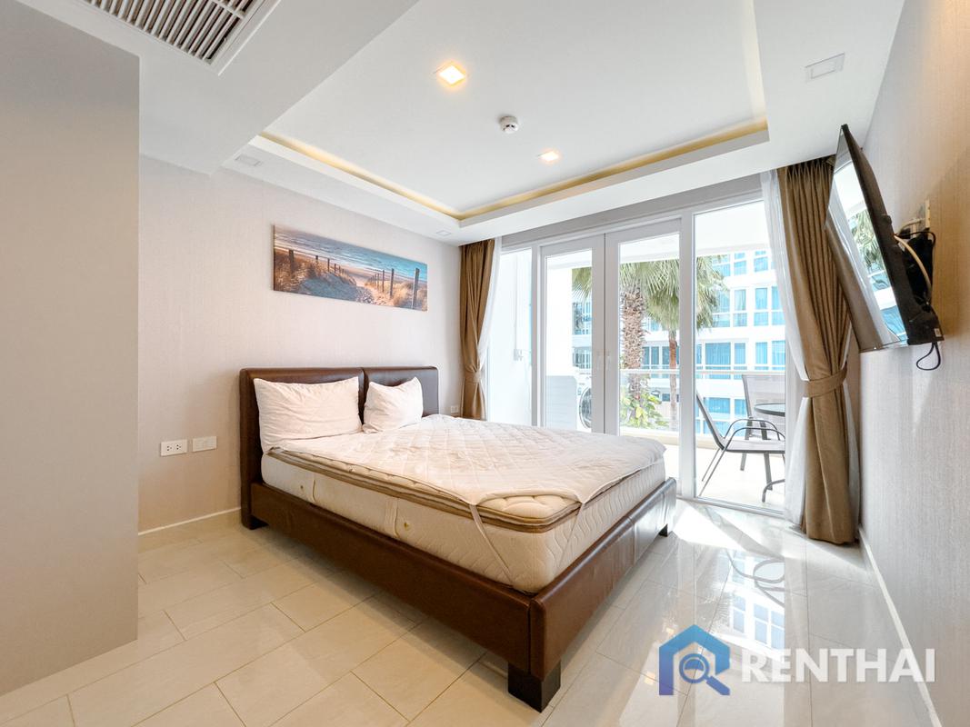 picture Fully furnished Grand Avenue Residence Pattaya condominium is available for only 5.99 million baht, offering a beautiful pool view. - 1/25