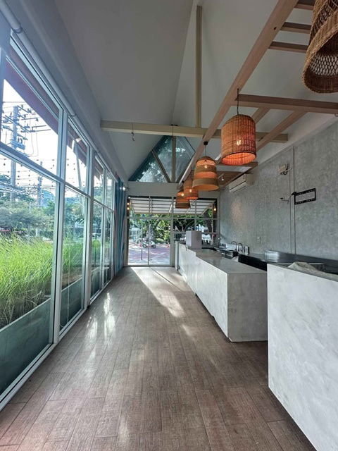 รูป 11 จอดรถ เจริญกรุง 68-77 จันทน์ ให้เช่าร้าน cafe 1 นอน 2 น้ำ 38ตร.ม. BTS สะพานตากสิน 1.2 กม. ทำเลดี เอเชียทีค 950ม - รูปที่ 1/8