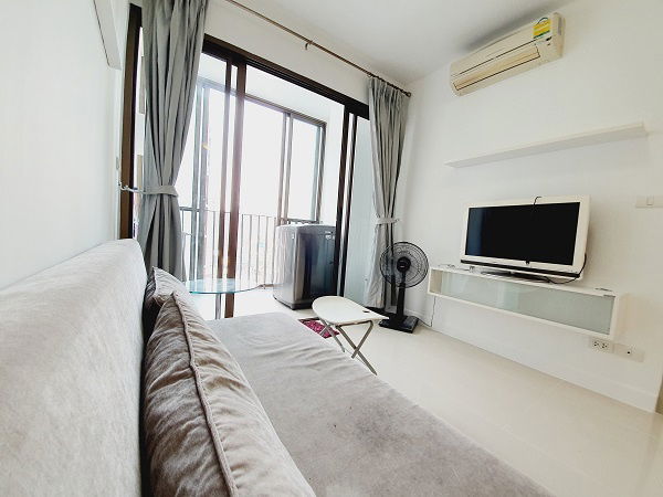 picture 🔔For rent🔔 Newly renovated corner unit on 19th floor, balcony facing north at Ideo Mix Sukhumvit 103 - 1/18