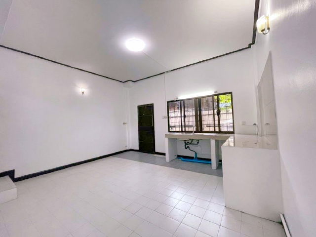 รูป รร.นานาชาติบางกอกพัฒนา 200 ม.4 นอน ลาซาล33-39 BTS บางนา 2.2กม.ให้เช่าทาวน์โฮม 3 ชั้น 25ตร.วา.295 ตร.ม.ทำเลดี ย่านสุขุมวิท3 น้ำ - รูปที่ 2/8