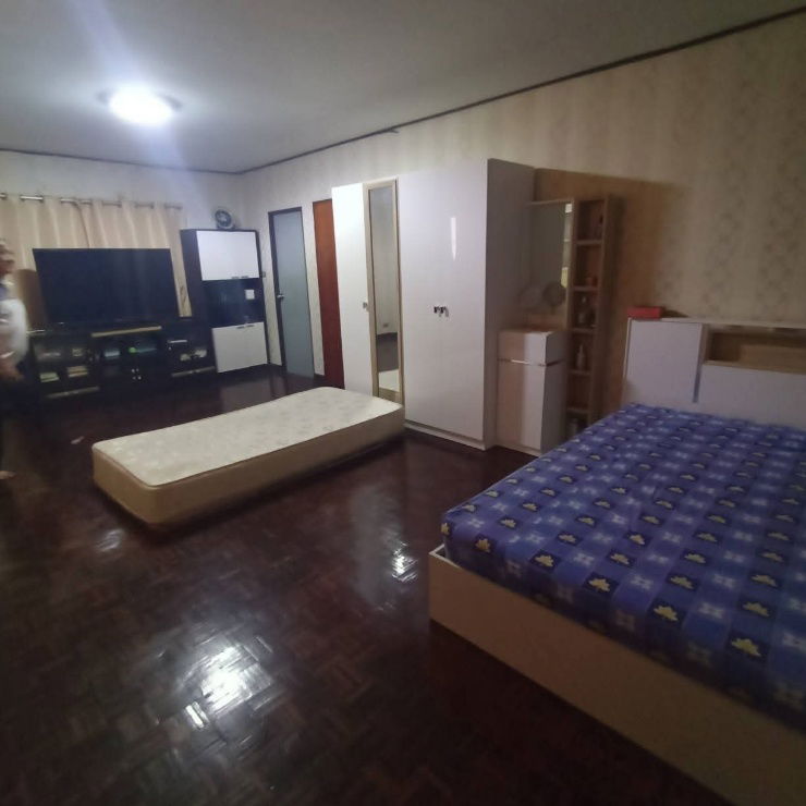 picture 🏡 For sale 3-storey house, central location!
Area 35 sq.w. Soi Ratchada 3 (Chinese Embassy), Soi Yoo Charoen 21 intersection - 14/20