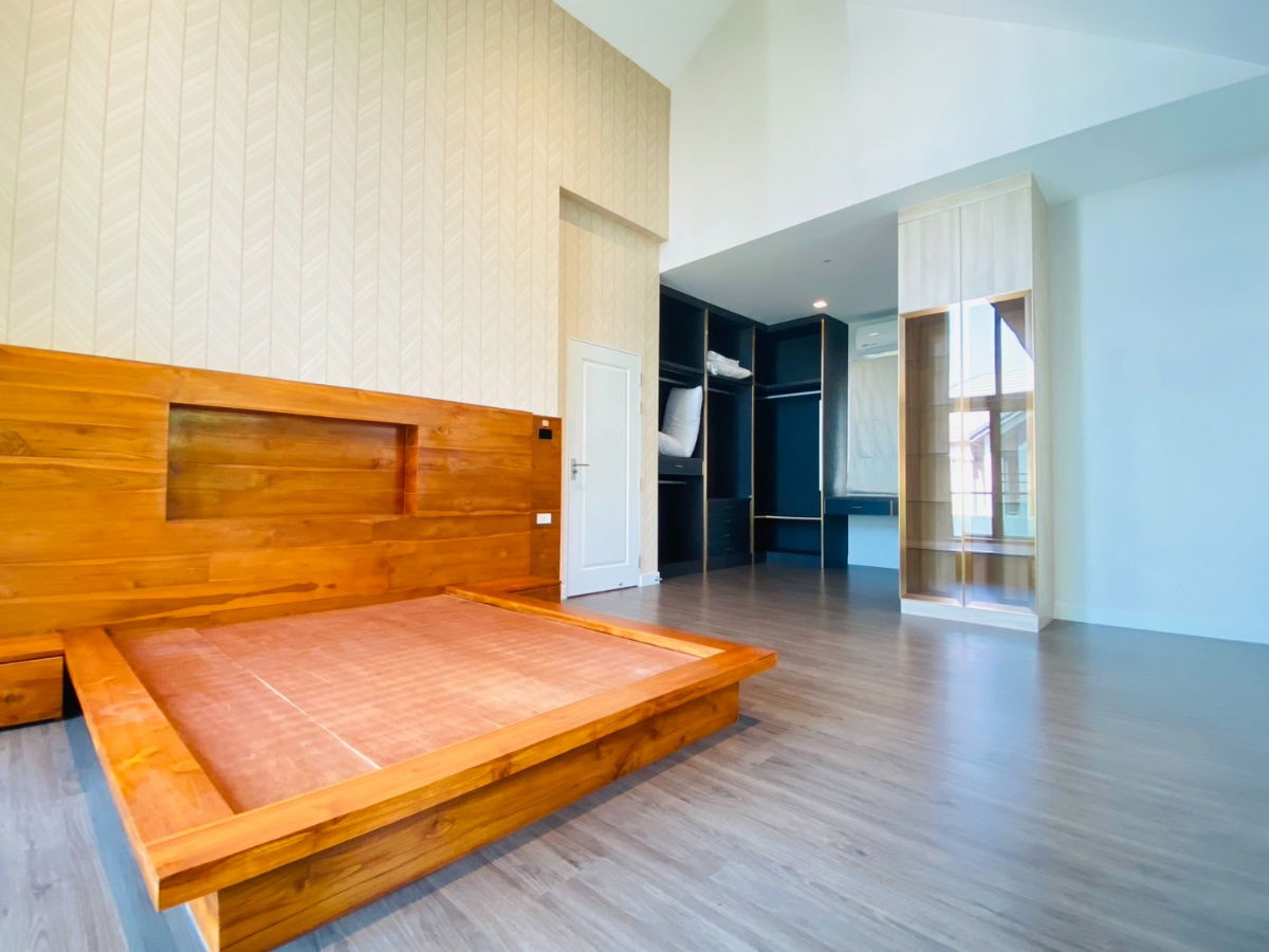 รูป ขายบ้านเดี่ยว สไตล์ Luxury Nordic บางกอกบูเลอวาร์ด พระราม 9 ขนาด 69.3 ตรว.หลังริม สภาพดี ตกแต่งบางส่วน ครัวสวยและกว้างมาก - รูปที่ 20/27