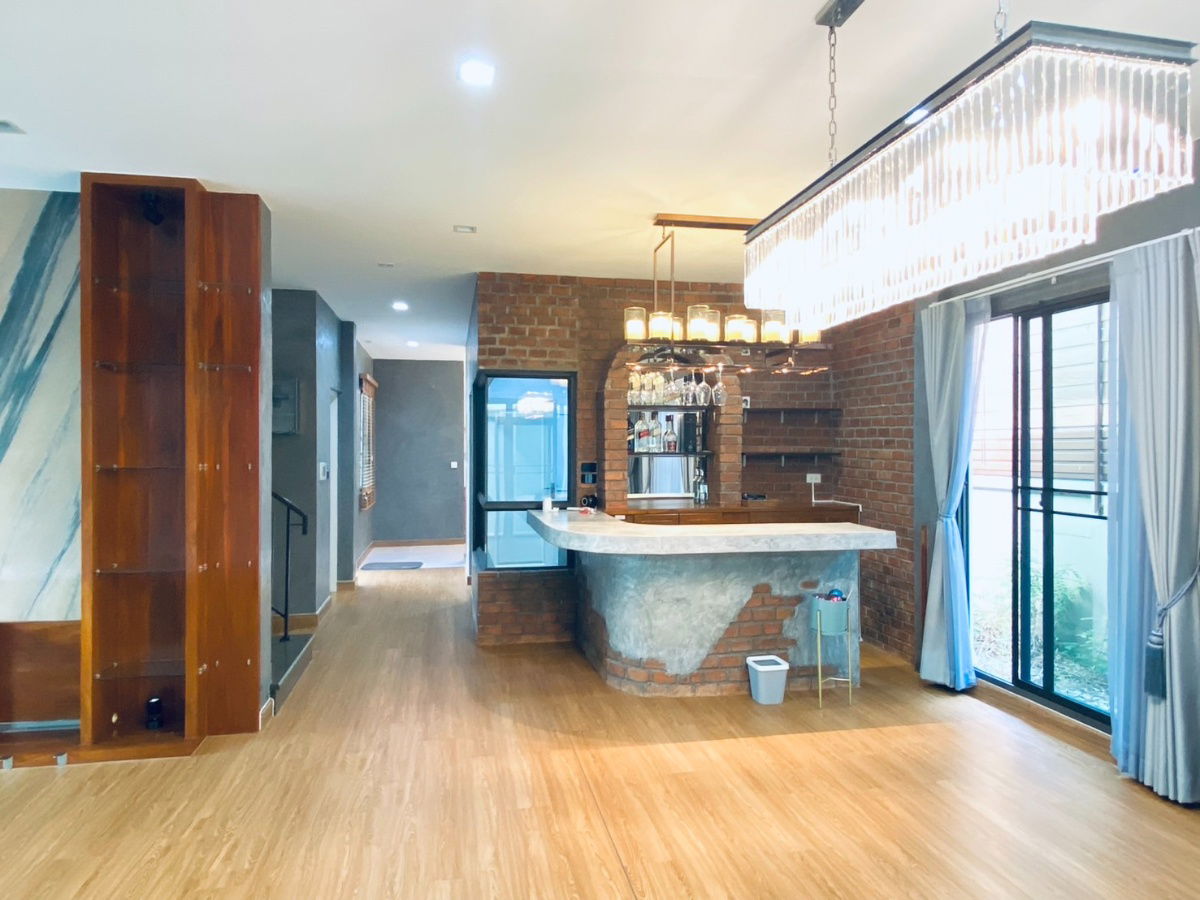 รูป ขายบ้านเดี่ยว สไตล์ Luxury Nordic บางกอกบูเลอวาร์ด พระราม 9 ขนาด 69.3 ตรว.หลังริม สภาพดี ตกแต่งบางส่วน ครัวสวยและกว้างมาก - รูปที่ 4/27