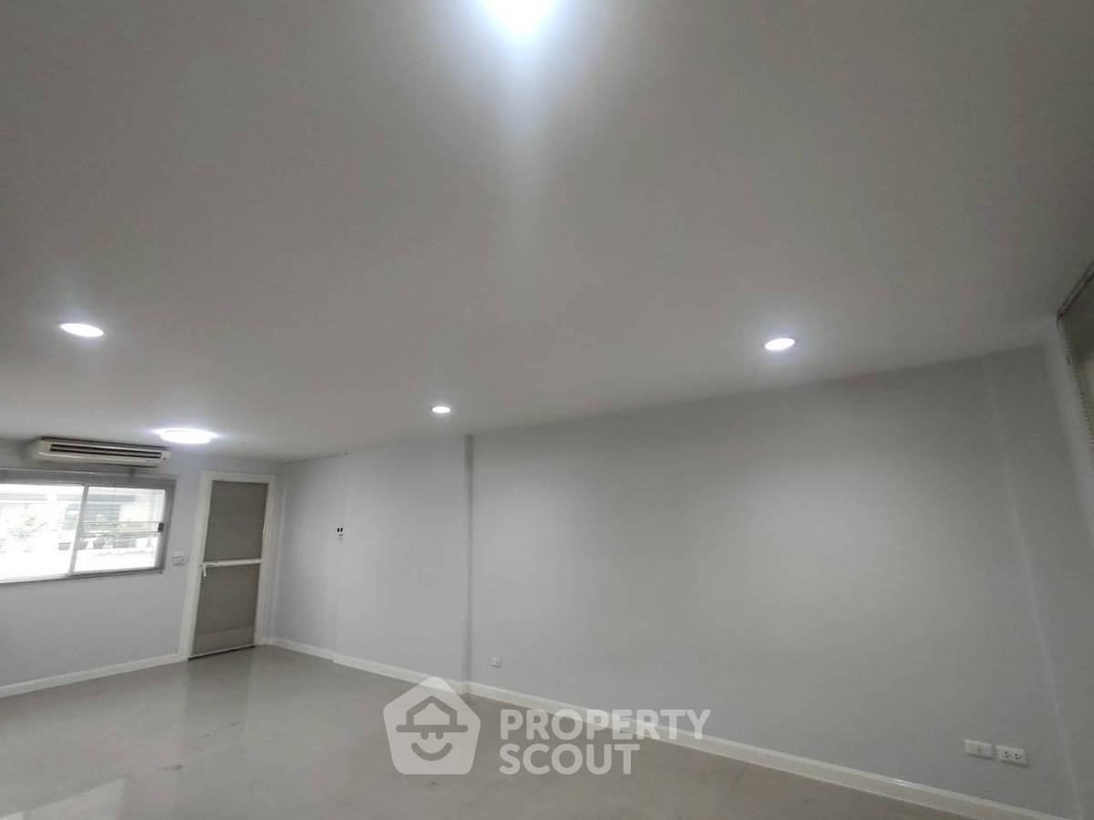 รูป ทาวน์เฮาท์ 3-ห้องนอน ที่ พลัส ซิตี้ พาร์ค ศรีนครินทร์-สวนหลวง ใน หนองบอน (ID 2207183) - รูปที่ 16/20