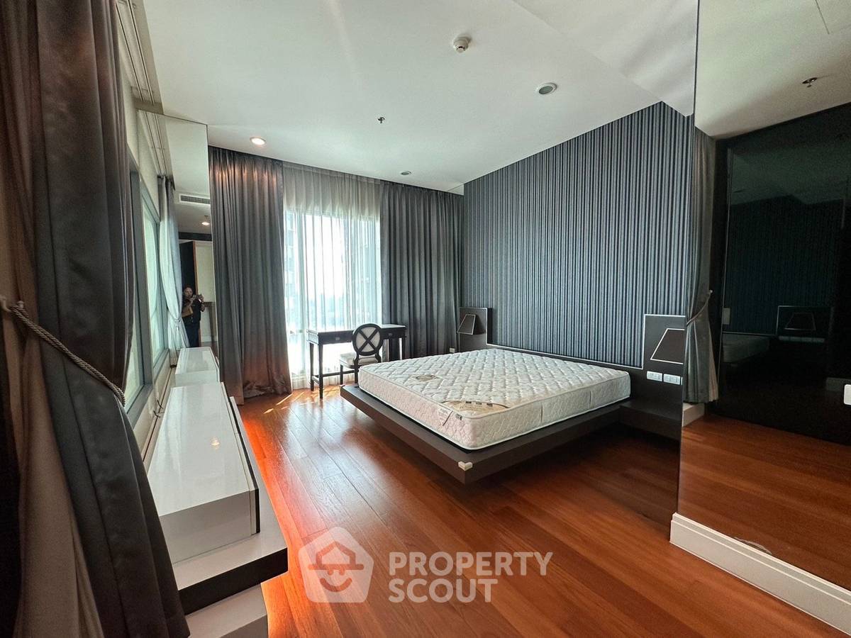 picture 3-BR Condo at Bright Sukhumvit 24 Condominium near BTS Phrom Phong (ID 2159196) - 3/28