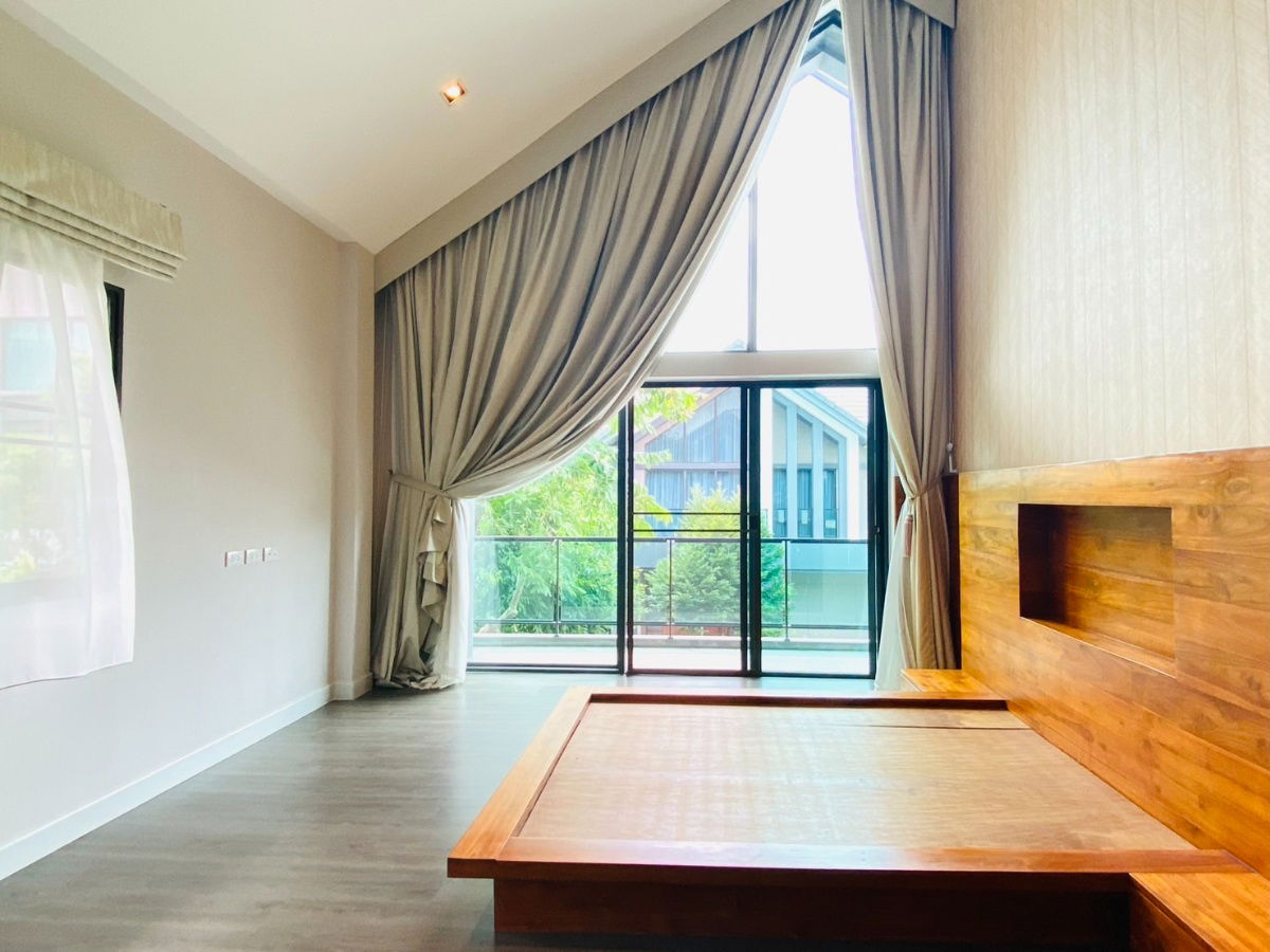 รูป ขายบ้านเดี่ยว สไตล์ Luxury Nordic บางกอกบูเลอวาร์ด พระราม 9 ขนาด 69.3 ตรว.หลังริม สภาพดี ตกแต่งบางส่วน ครัวสวยและกว้างมาก - รูปที่ 18/27