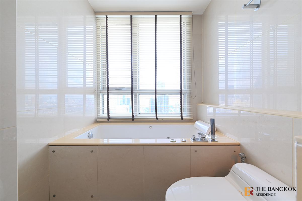 picture Live the Luxury Style in a High-potential Location The Address Asoke near MRT Phetchaburi Station - 1/10