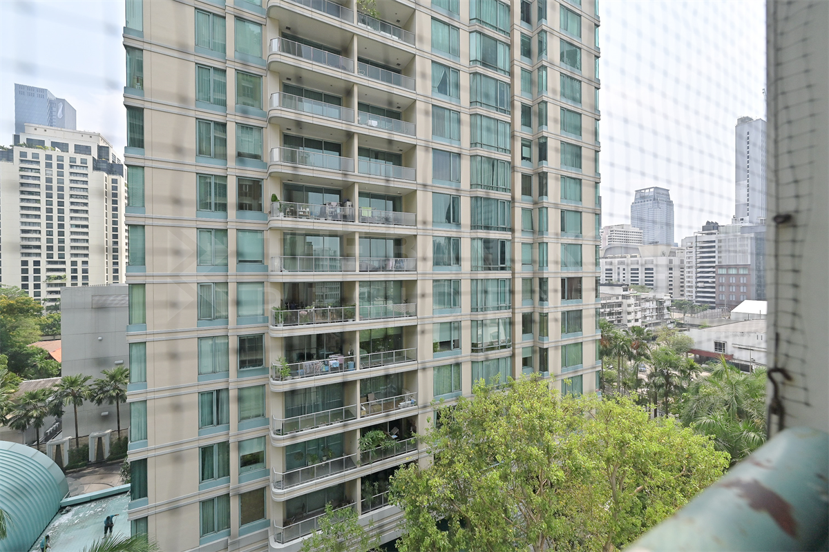 picture The Address Chidlom  Luxury Condo Ready to Move-in at the Best Location - 6/10