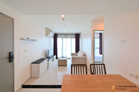 Life Ratchadapisek near MRT Huai Khwang Station Luxury Condo Ready to Move-in at the Best Location