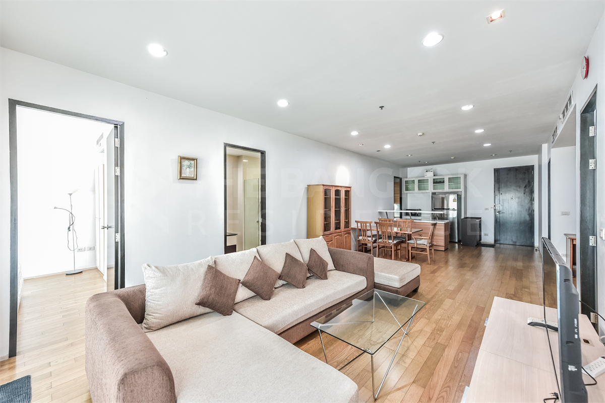 picture Ultimate Luxury Lifestyle with Convenience The Madison Condominium Sukhumvit 41 near BTS Phrom Phong - 1/10