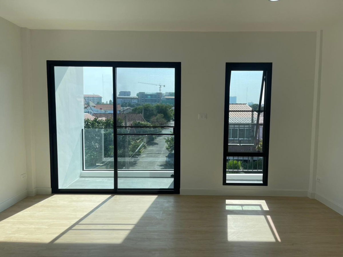 picture [For sale] Townhome, newly decorated, ready to move in! ✨ Good location, near BTS Samakkhi Station - 72/72